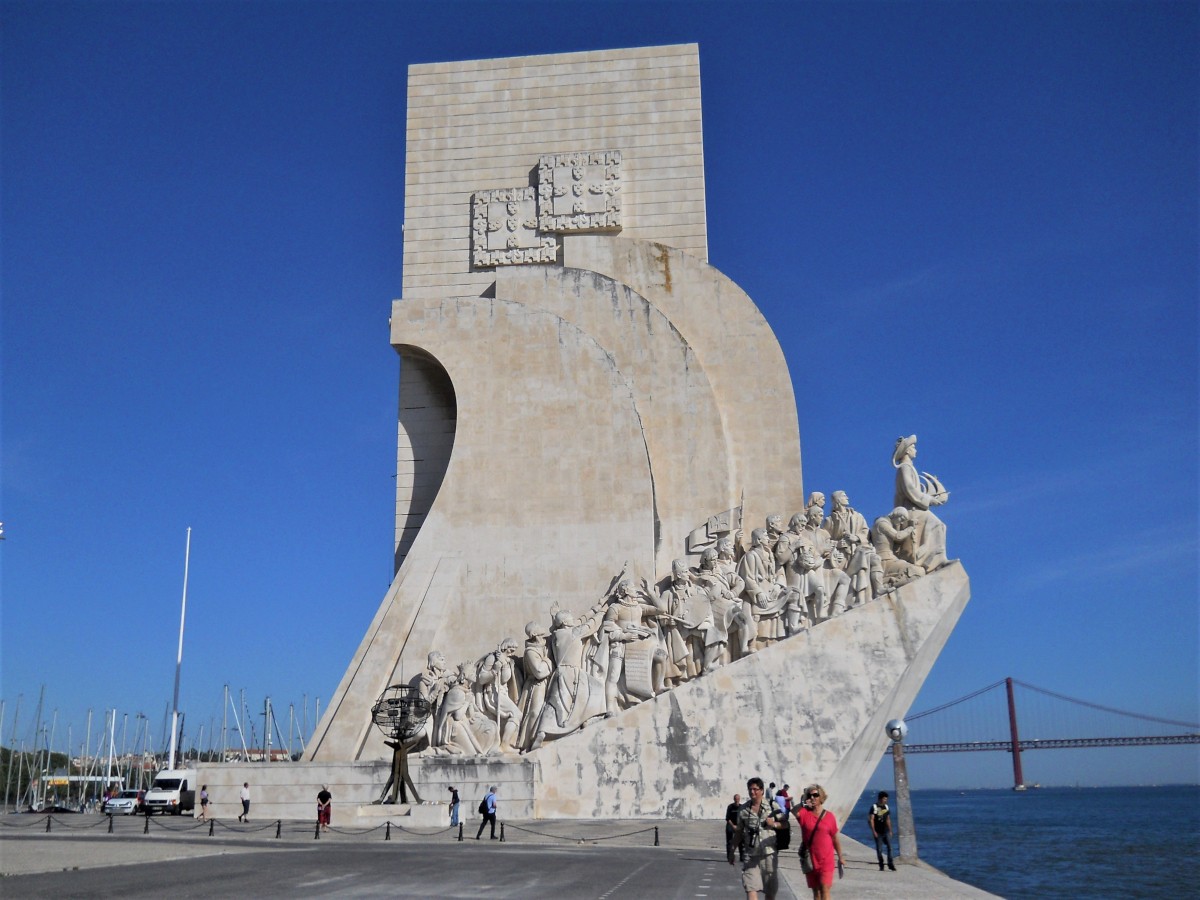 LISBON Tour & Shopping full day (Regular motorcoach tour) - Image 2